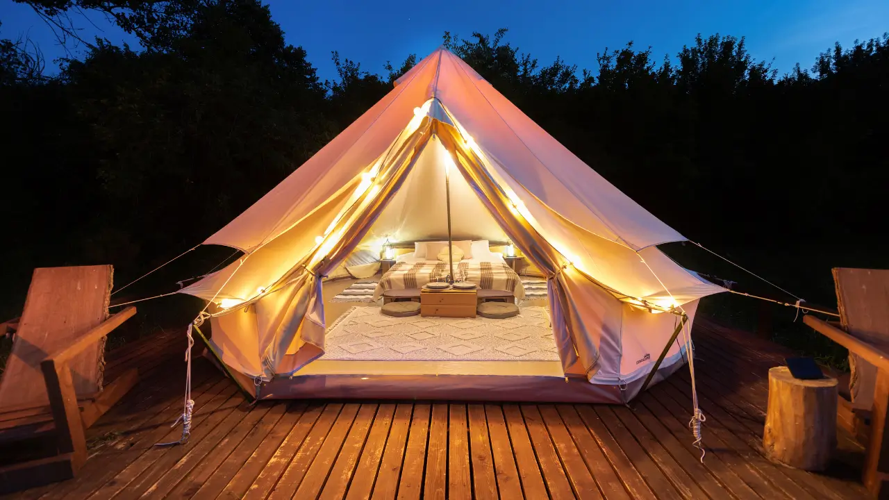 Tenda de luxo, ideal para glamping 2025 no Brasil.