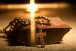 Frases de oração no artigo com uma bíblia